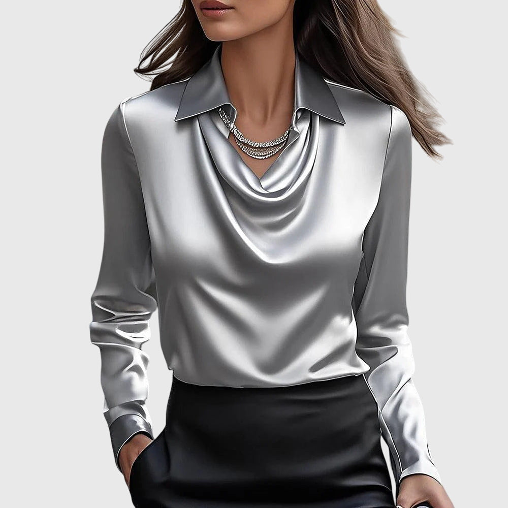 Sylvie™ | Blus med Lyxig Glans och Plisserad Hals